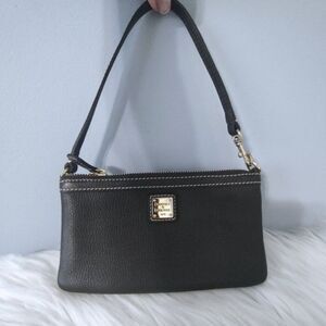 Dooney & Bourke leather pochette shoulder bag EUC